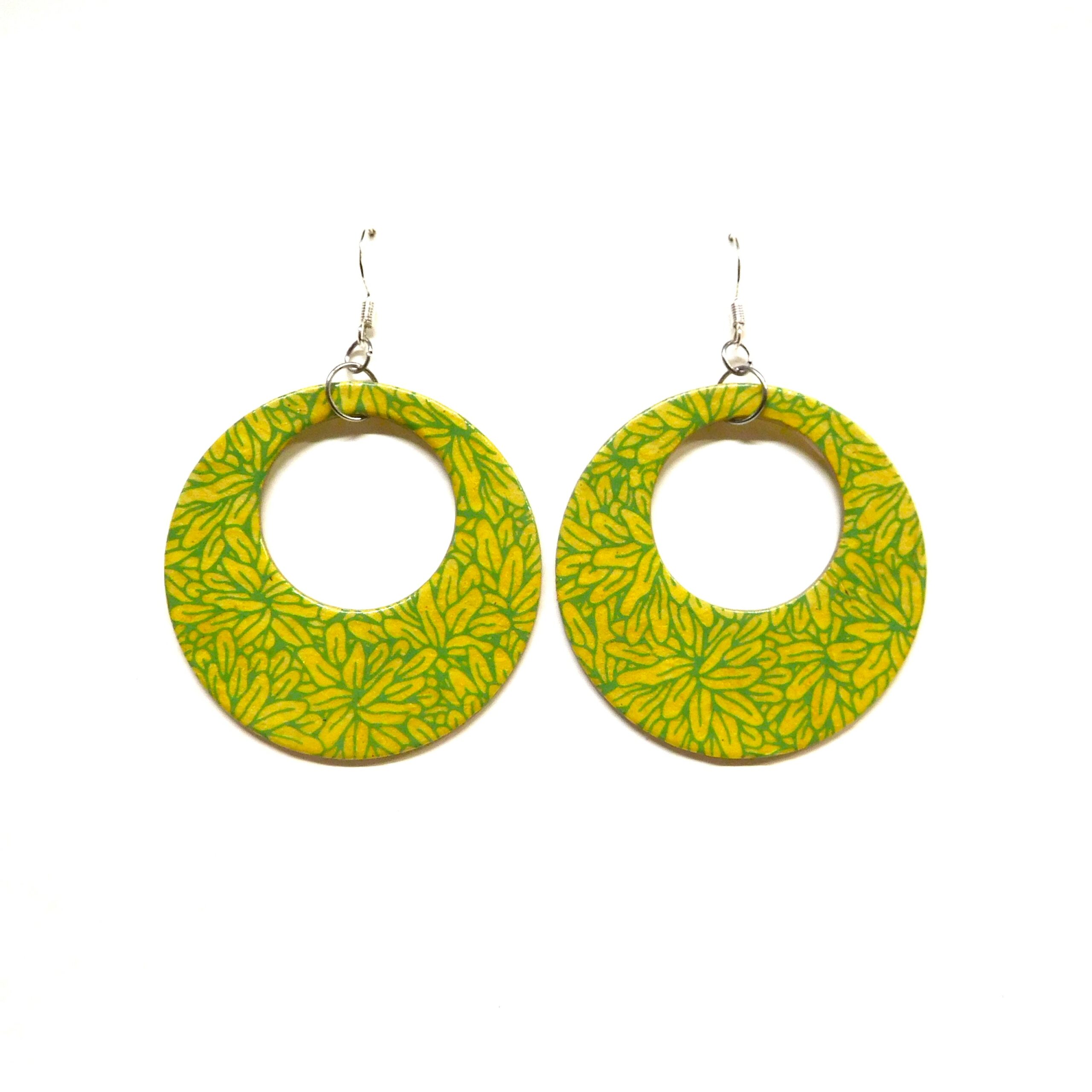 Boucles d'oreille en carton - Grandes Créoles - Feuilles Vert Anis - Argent 925 – Image 1