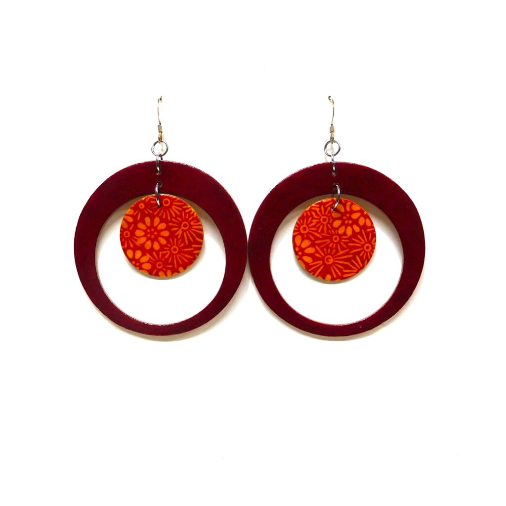 Boucles d'oreille en carton - "Grandes créoles plus une" - Rouge Carmin/Fleurs orange - Argent 925