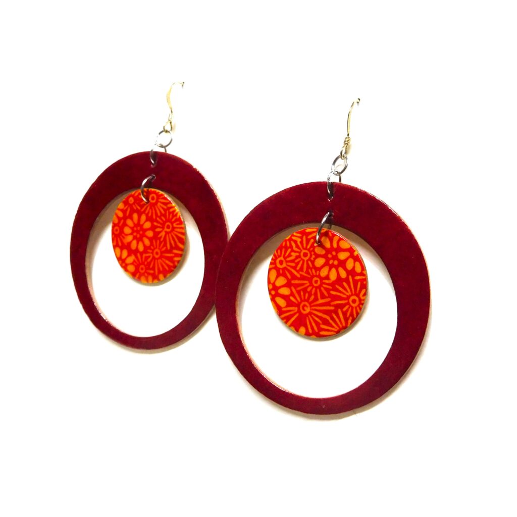 Boucles d'oreille en carton - "Grandes créoles plus une" - Rouge Carmin/Fleurs orange - Argent 925