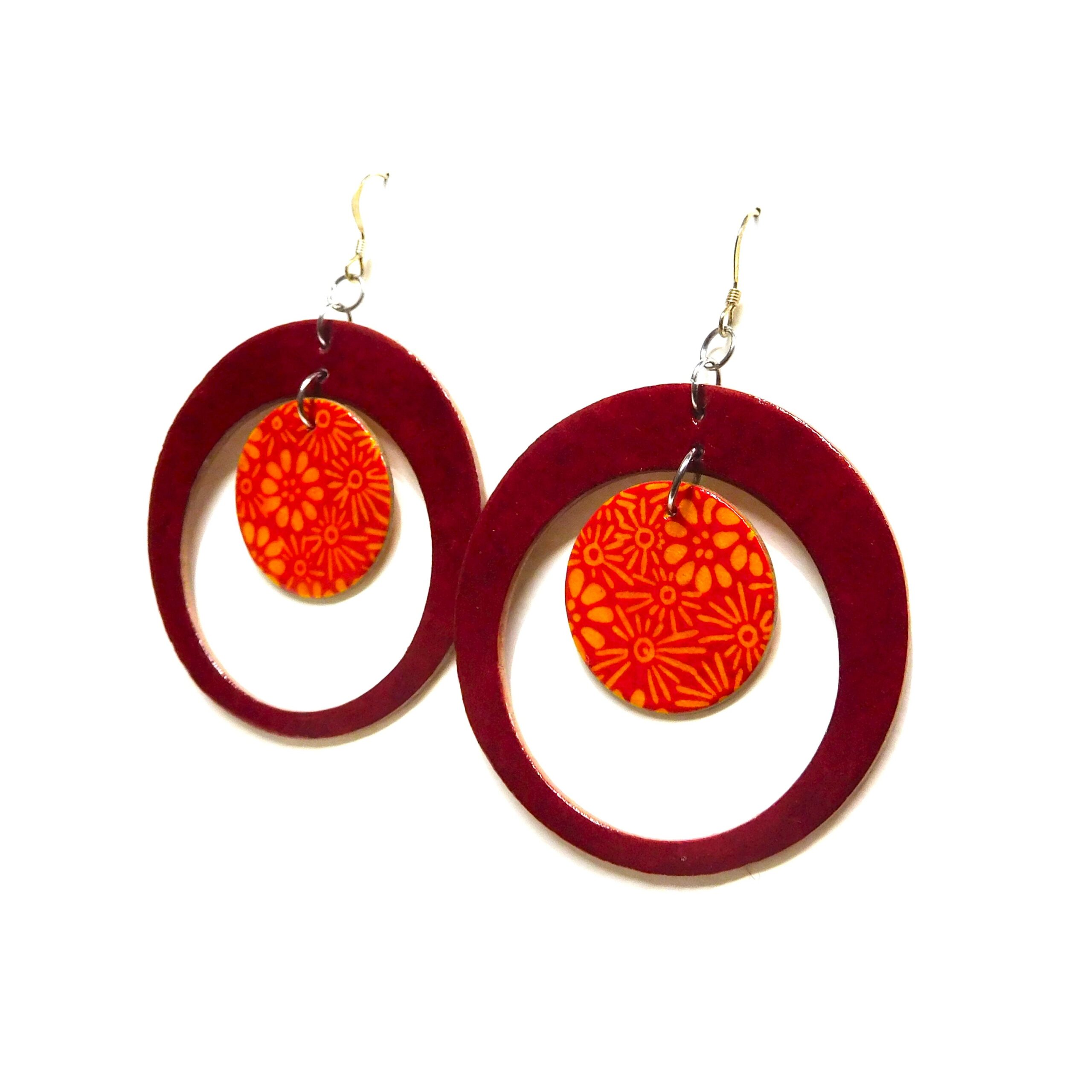 Boucles d'oreille en carton - "Grandes créoles plus une" - Rouge Carmin/Fleurs orange - Argent 925 – Image 2