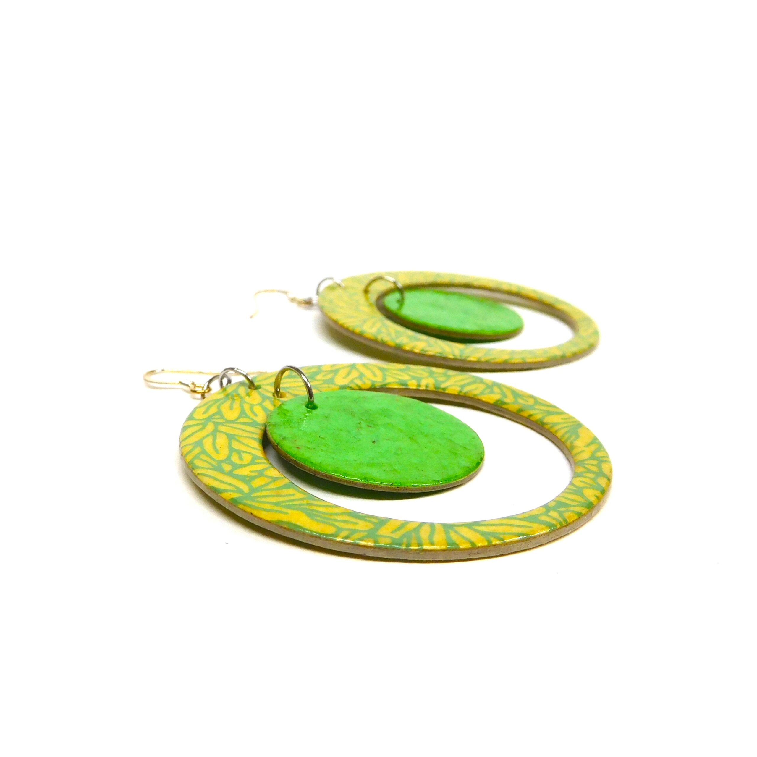 Boucles d'oreille en carton - "Grandes créoles plus une" - Feuilles Vert Anis/Vert Prairie - Argent 925