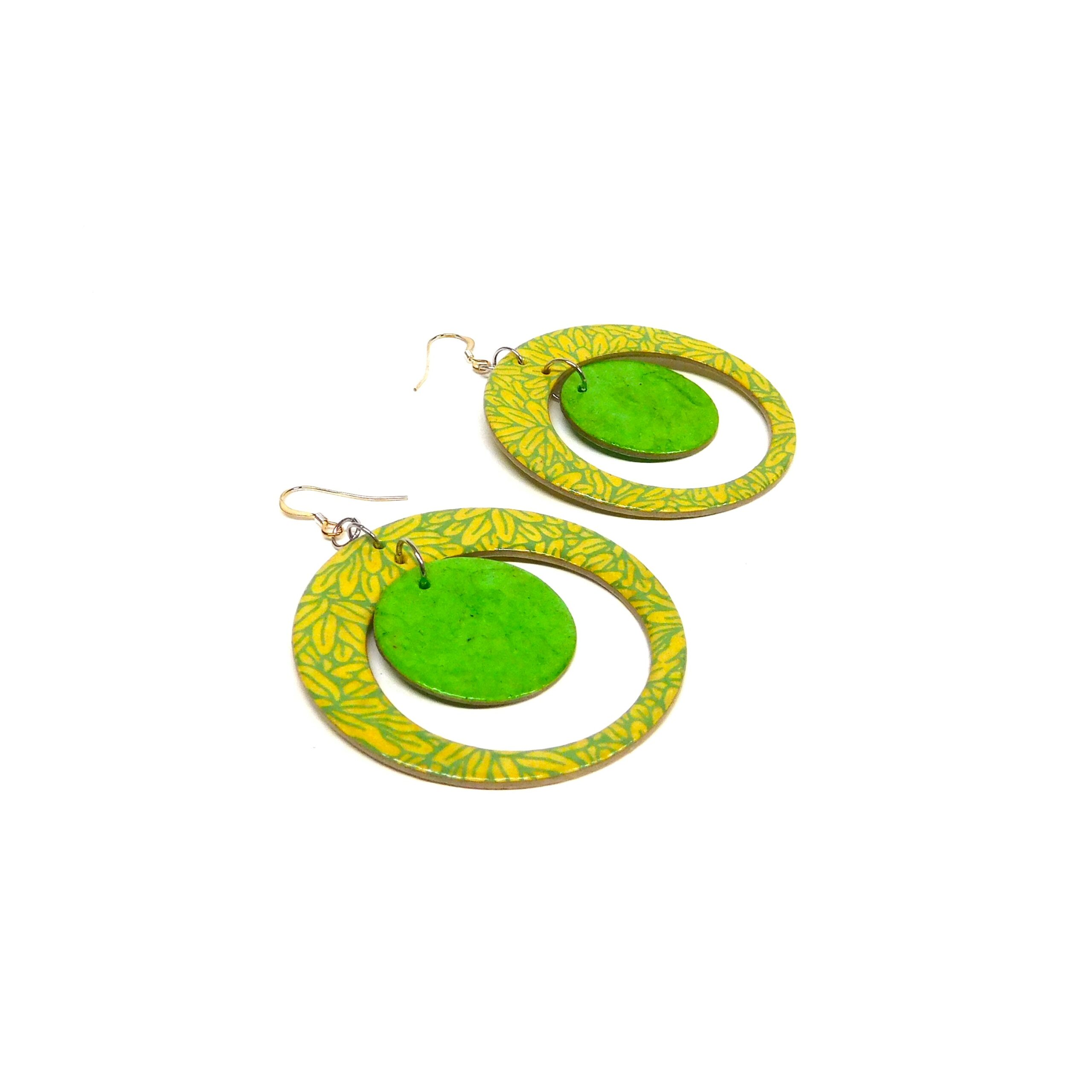Boucles d'oreille en carton - "Grandes créoles plus une" - Feuilles Vert Anis/Vert Prairie - Argent 925 – Image 4